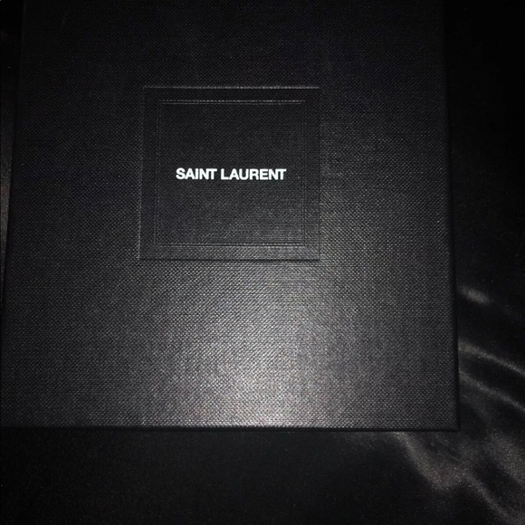 MONOGRAM ZIPPERED WALLET IN GRAIN DE POUDRE - Picture 7 of 8